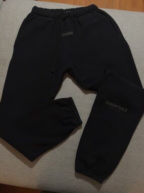 Essentials Men’s Black Jogger Sweatpants Size Medium Men’s Amazing Condition